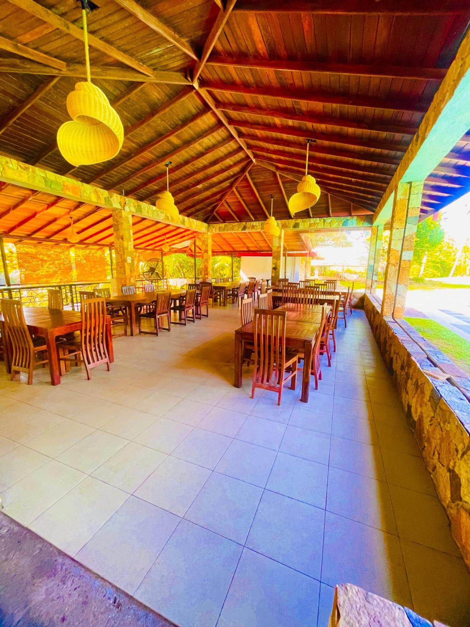 River View Banquet & Resort Wadduwa Bagian luar foto