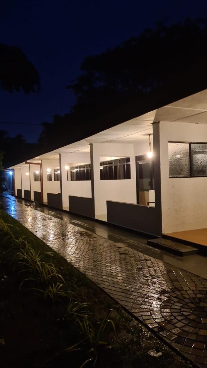 River View Banquet & Resort Wadduwa Bagian luar foto
