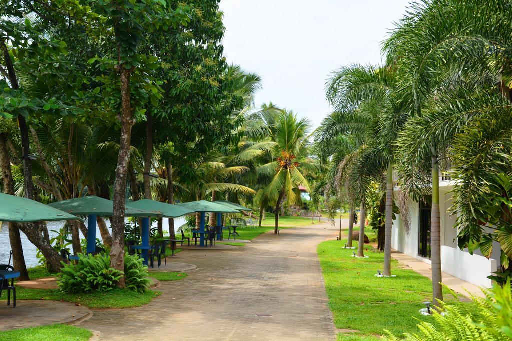 River View Banquet & Resort Wadduwa Bagian luar foto