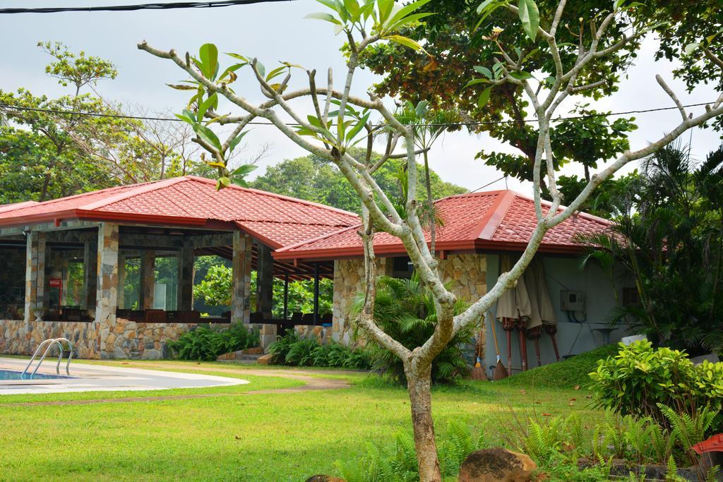 River View Banquet & Resort Wadduwa Bagian luar foto