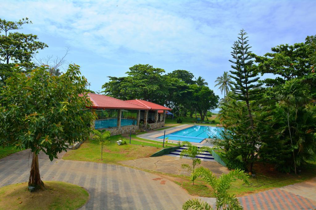 River View Banquet & Resort Wadduwa Bagian luar foto