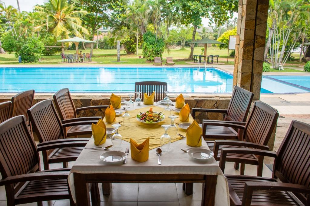 River View Banquet & Resort Wadduwa Bagian luar foto