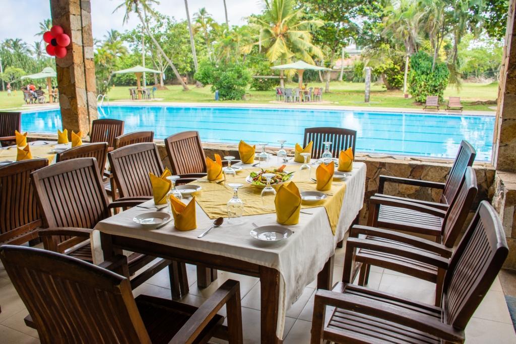 River View Banquet & Resort Wadduwa Bagian luar foto