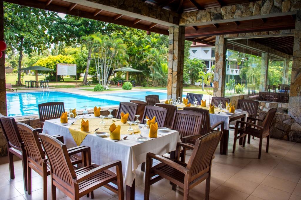 River View Banquet & Resort Wadduwa Bagian luar foto